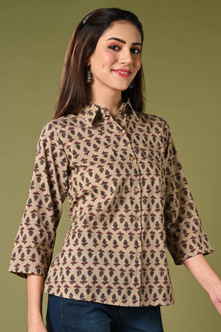 Beige summer printed short cotton kurthi for jean with collar neck.
•	Straight short kurti with floral prints all over.
•	3/4 sleeves, wooden buttons.
•	Collared neck.
•	Pure cotton material.
