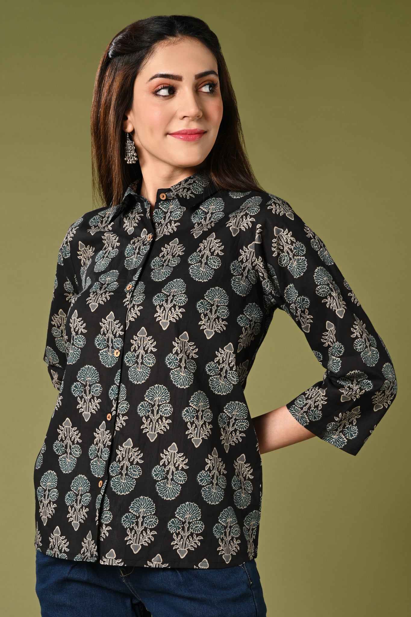 Black and blue floral summer printed short cotton kurti for jean with collar neck.
•	Straight short kurti with floral prints all over.
•	3/4 sleeves, wooden buttons.
•	Collared neck.
•	Pure cotton material.
