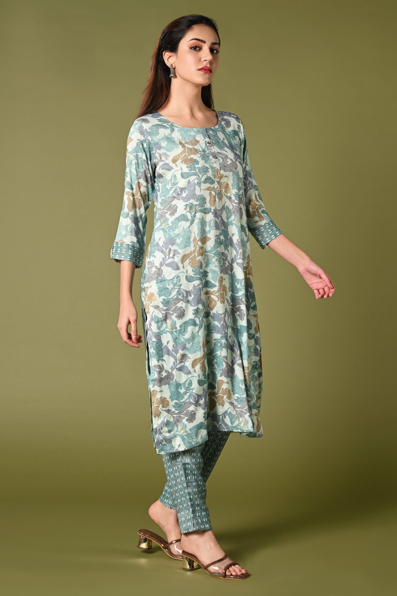 Blue floral printed daily wear rayon kurti set with 3/4 sleeves roundneck single side pocket and straight pants.
•	Floral prints all over the kurti set.
•	Round neck,3/4 sleeves & single side pocket.
•	Double sided elastic straight fit pants.
•	All day comfort rayon material.
•	Blue colour with floral prints will give a stylish and vibrant look.
