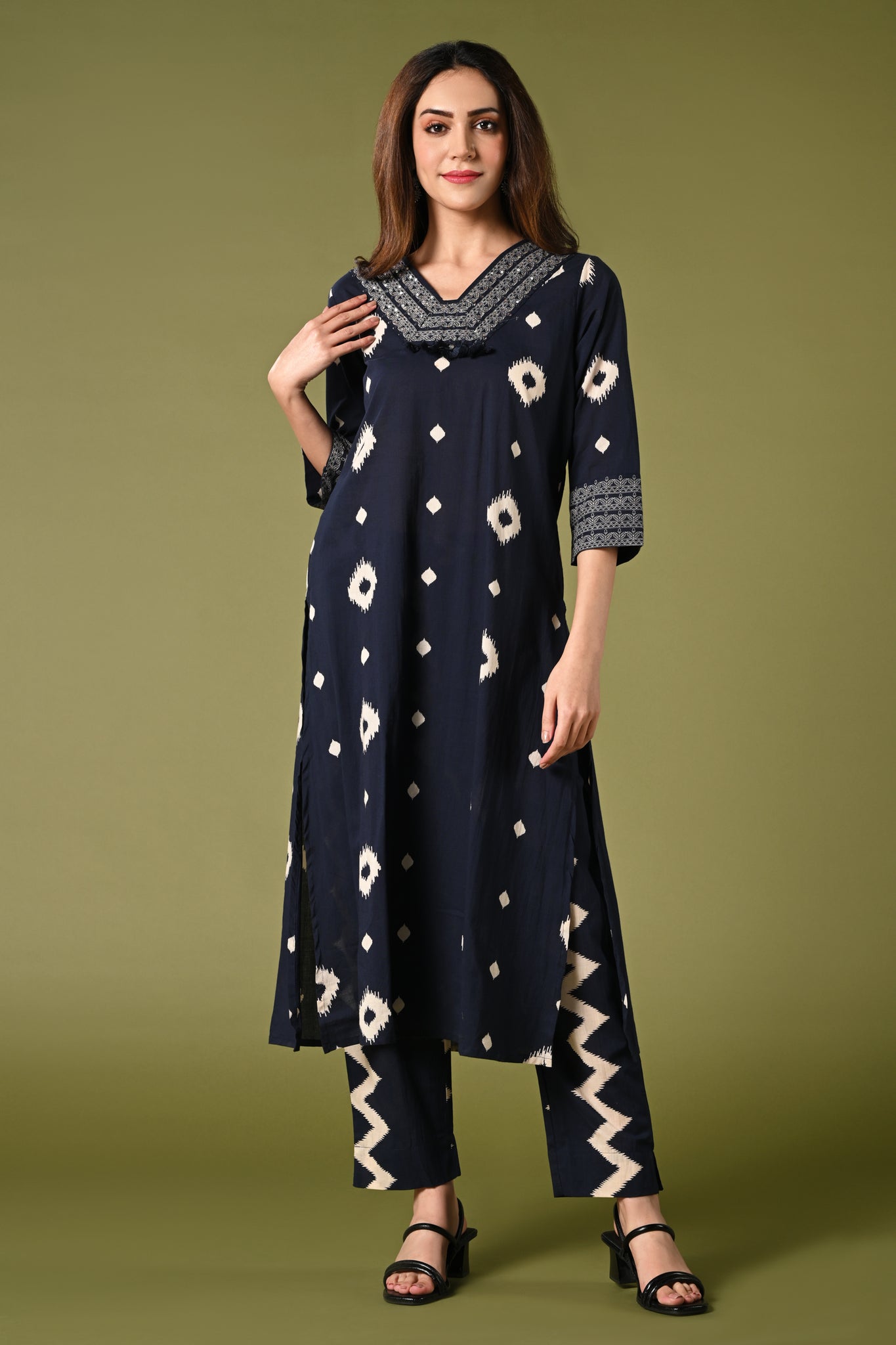 Diamond printed navy-blue daily wear cotton straight kurti set with pant and printed dupatta.
•	Printed top with v neck.
•	Thread and sequin work around the neck,3/4 sleeves.
•	Double sided elastic, printed and comfortable straight pants.
•	Cotton printed dupatta.
•	Pure cotton material.
