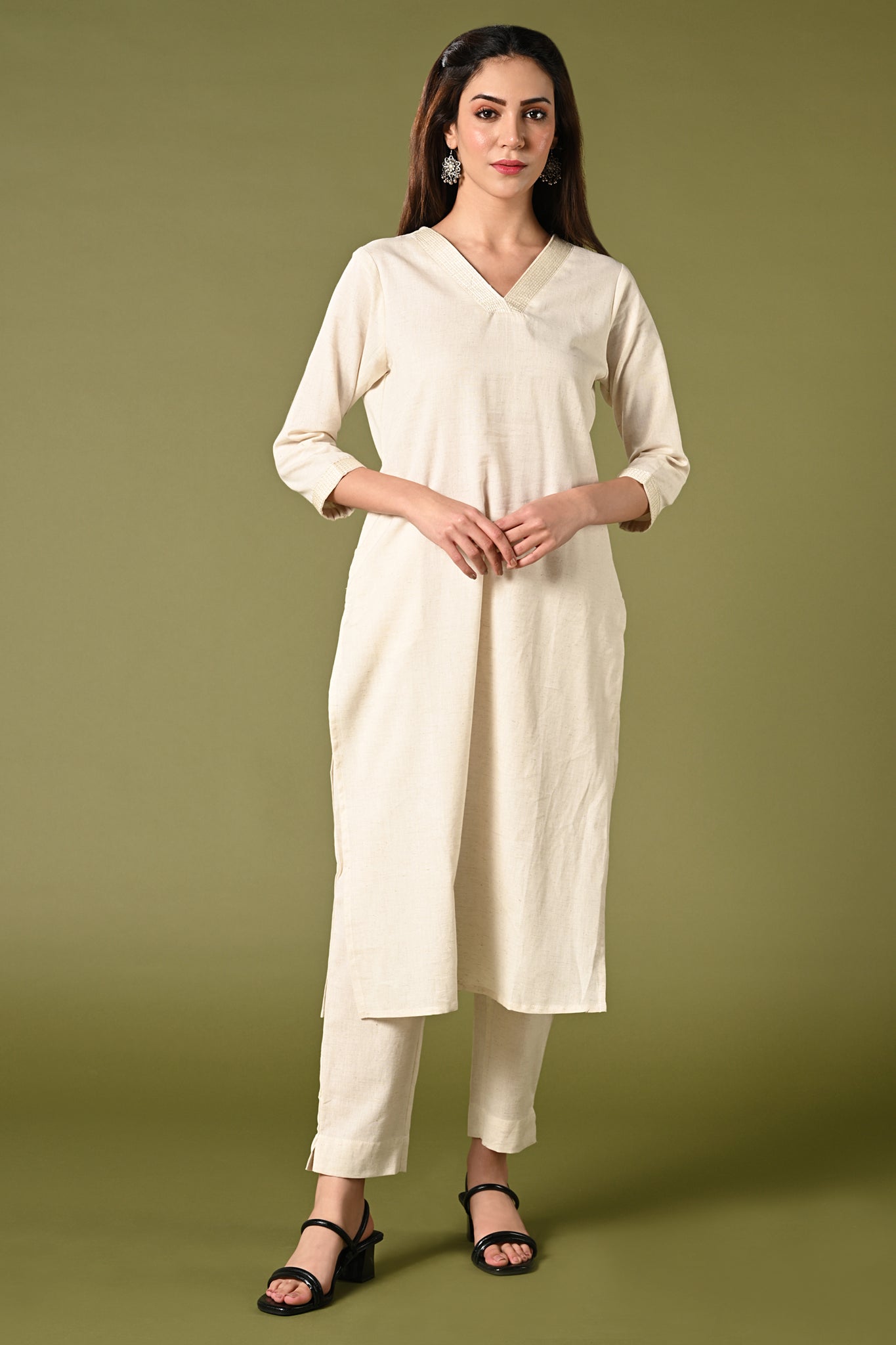 •	Plain kurti set.
•	V neck, 3/4 sleeves & single side pocket.
•	Single sided elastic and straight fit pants.
•	All day comfort rayon flex material.
•	The half white colour with cotton flex will give you a sophisticated vibe.
