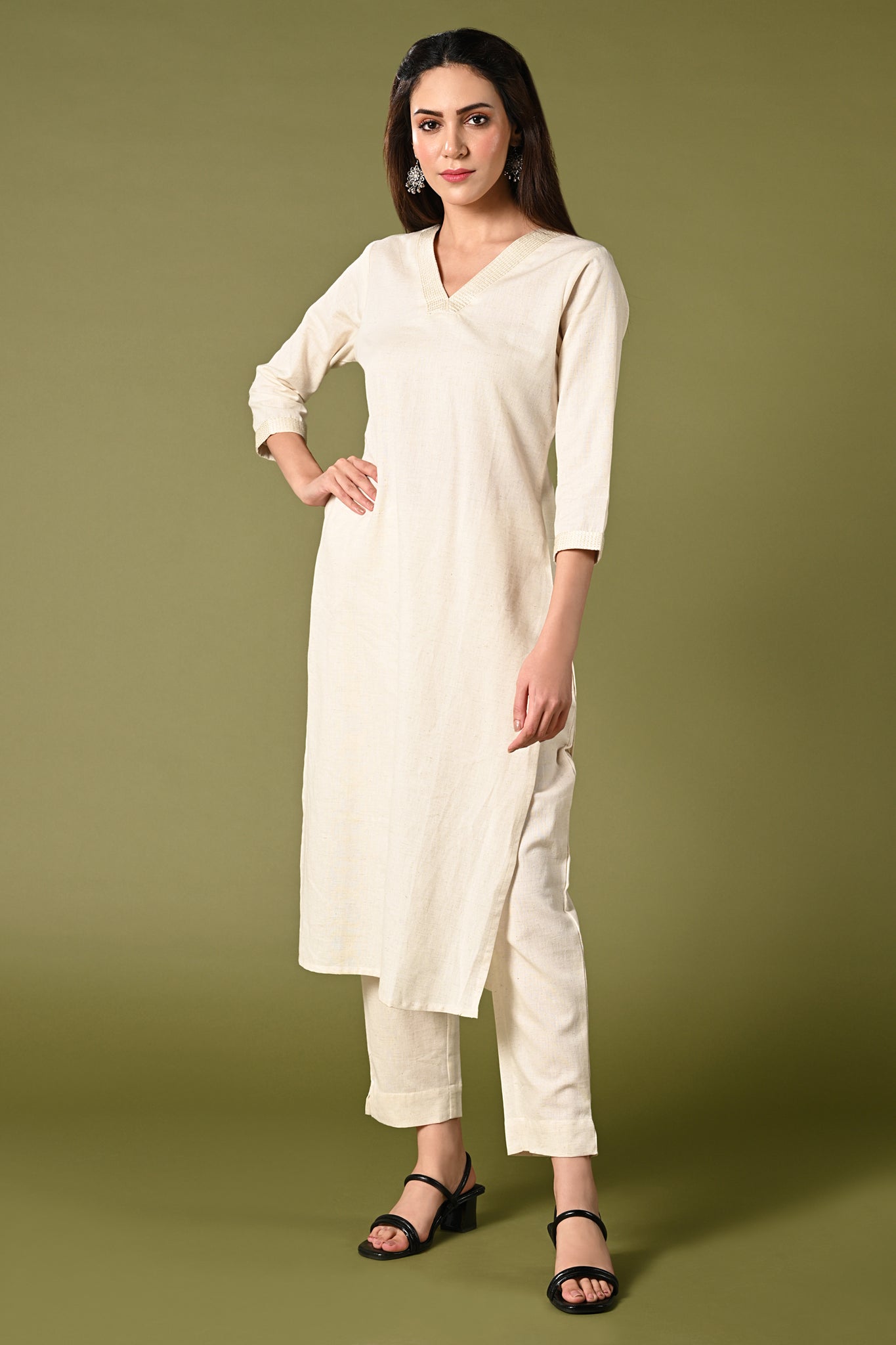 •	Plain kurti set.
•	V neck, 3/4 sleeves & single side pocket.
•	Single sided elastic and straight fit pants.
•	All day comfort rayon flex material.
•	The half white colour with cotton flex will give you a sophisticated vibe.
