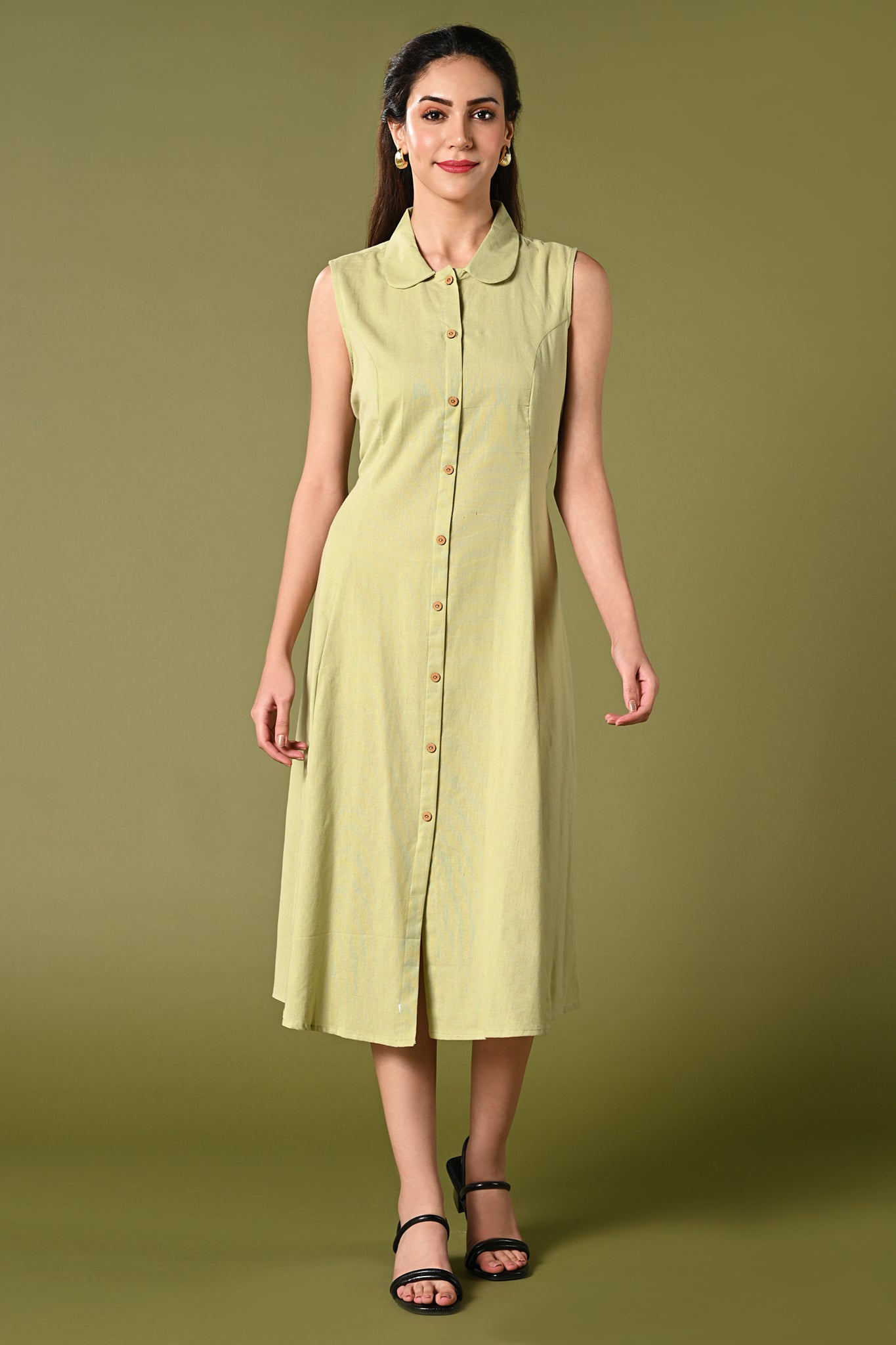 Plain dusty green cotton flex aline daily wear kurti for summer with collar neck.
•	Aline cut kurti with wooden buttons.
•	Shirt collared neck, sleeves comes separately with top. 
•	 Cotton flex material.
•	Ideal for summer season.
