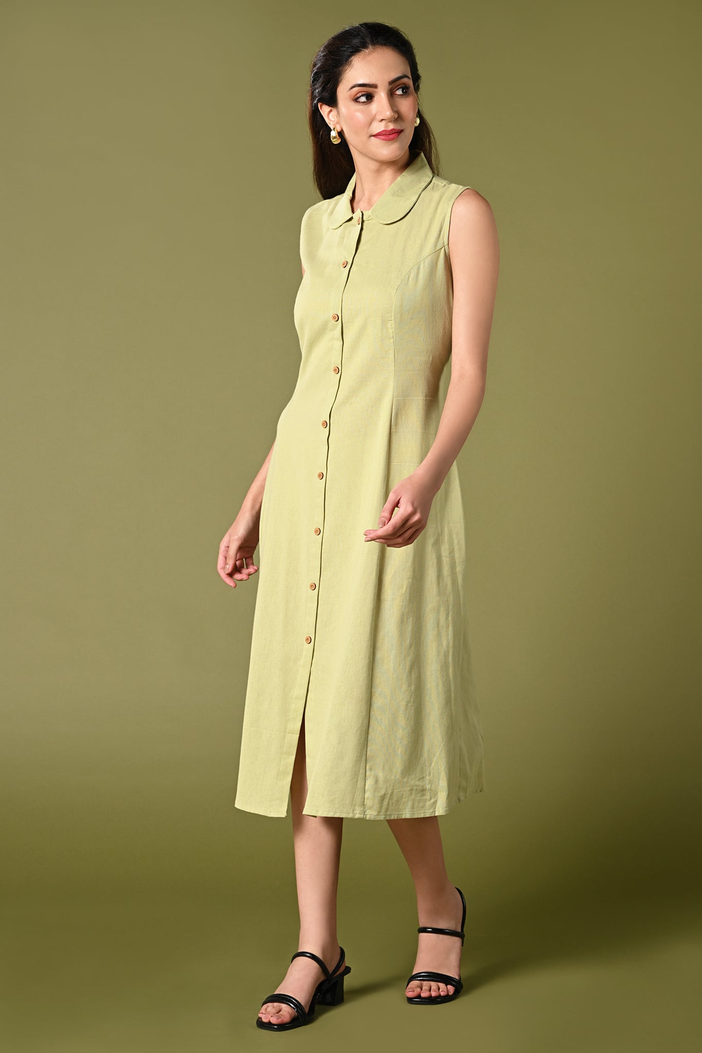 Plain dusty green cotton flex aline daily wear kurti for summer with collar neck.
•	Aline cut kurti with wooden buttons.
•	Shirt collared neck, sleeves comes separately with top. 
•	 Cotton flex material.
•	Ideal for summer season.
