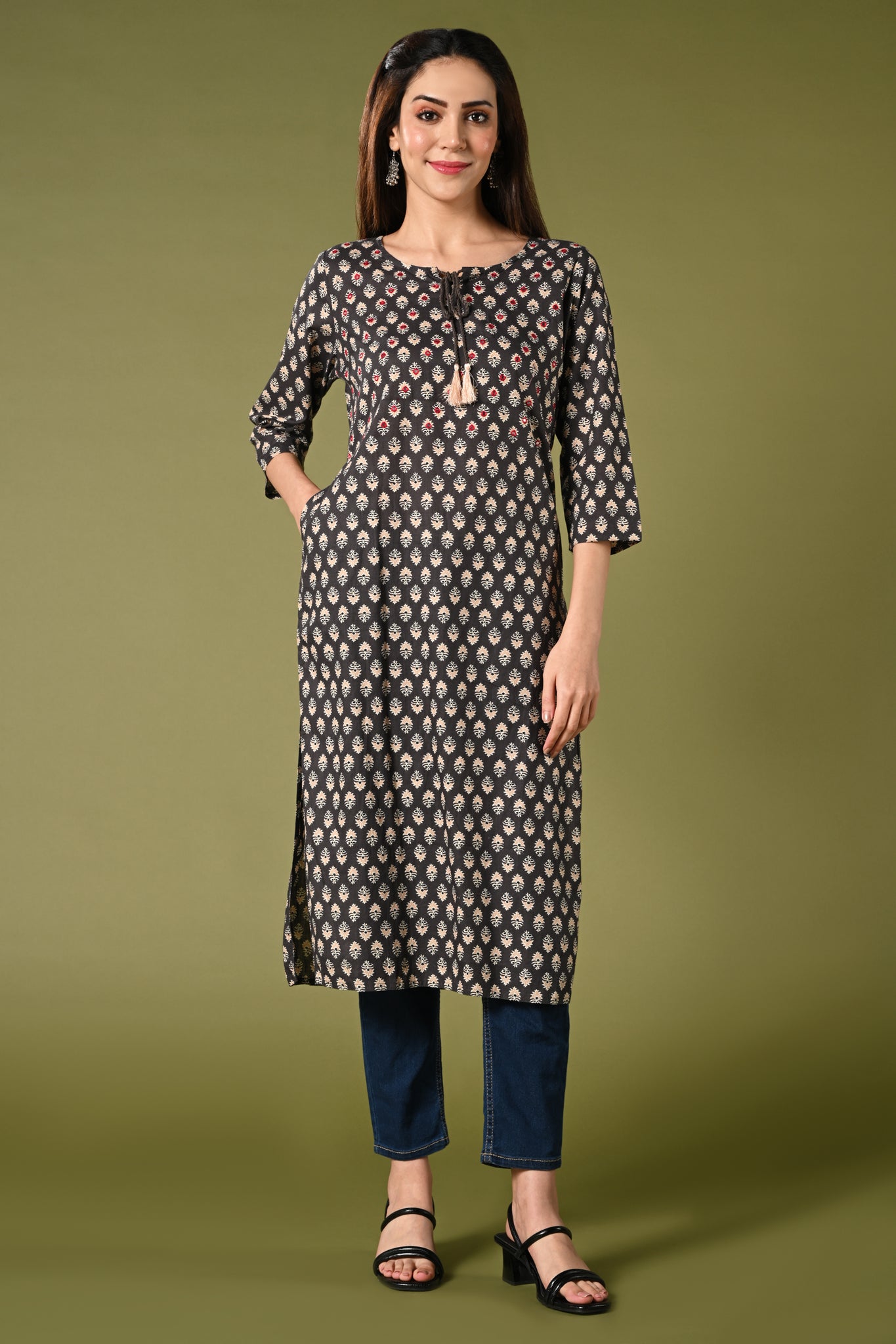 Printed grey daily wear straight cotton kurthi with mirror and thread work.
•	Straight kurti with prints all over.
•	3/4 sleeves, round neck with rope.
•	Mirror and thread work in the neck.
•	Pure cotton material.
