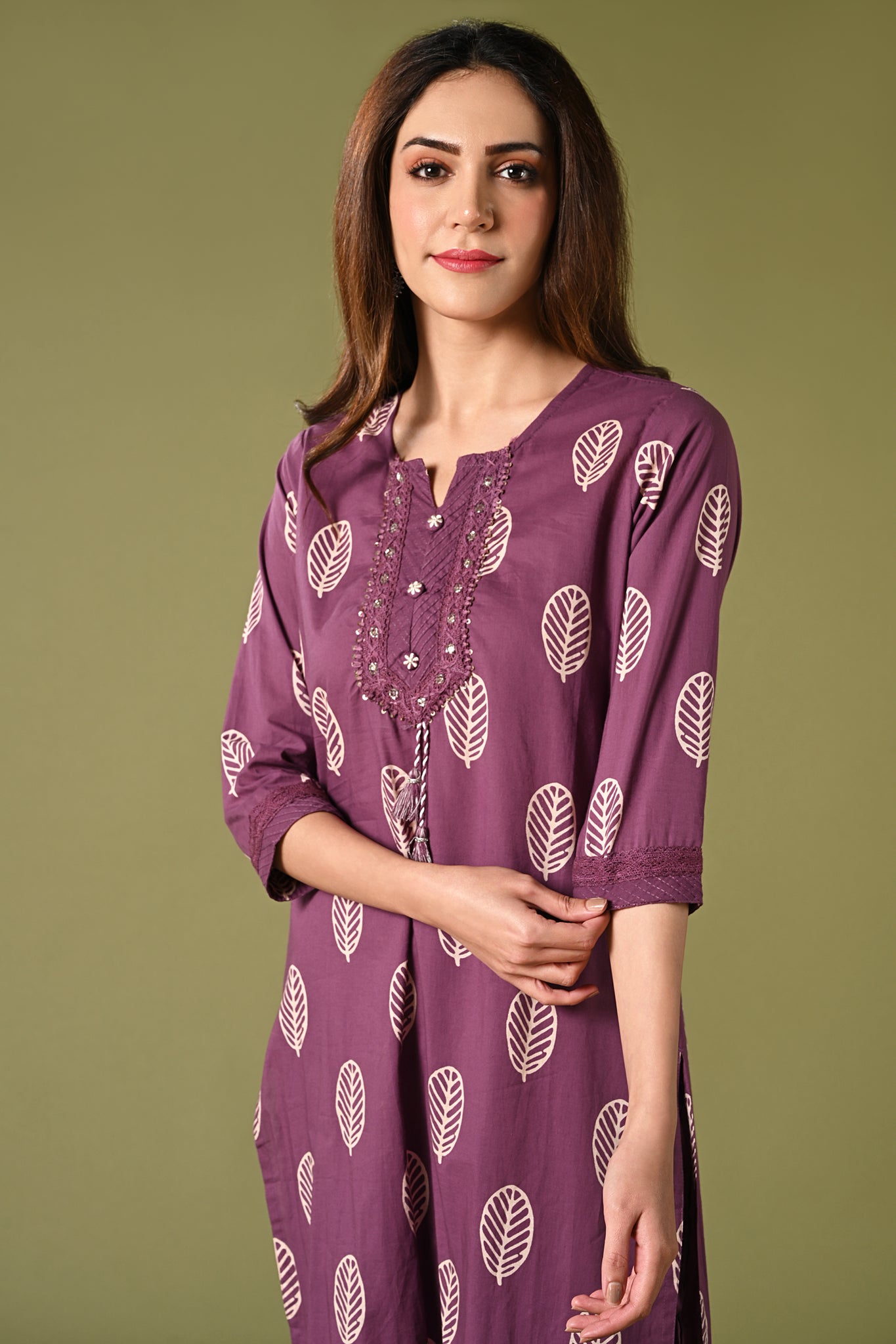 •	Leaf prints all over the body.
•	Round neck & 3/4 sleeves.
•	Single sided elastic and comfortable straight pants.
•	Pure cotton material.
•	Cotton mul dupatta.
