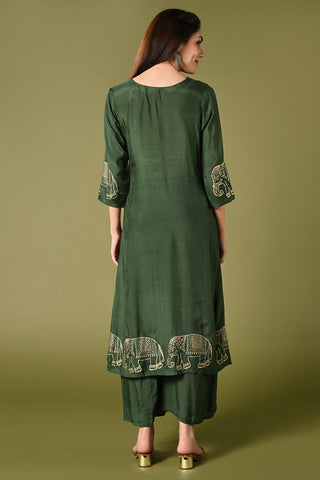 Solid green muslin kurti set with elephant print in border and sleeves.
•	Plain colour kurti with elephant prints in border and sleeve.
•	Round neck & 3/4 sleeves.
•	Double sided elastic and comfortable straight fit pants.
•	The green colour muslin with elephant prints will give a perfect occasional vibe.
