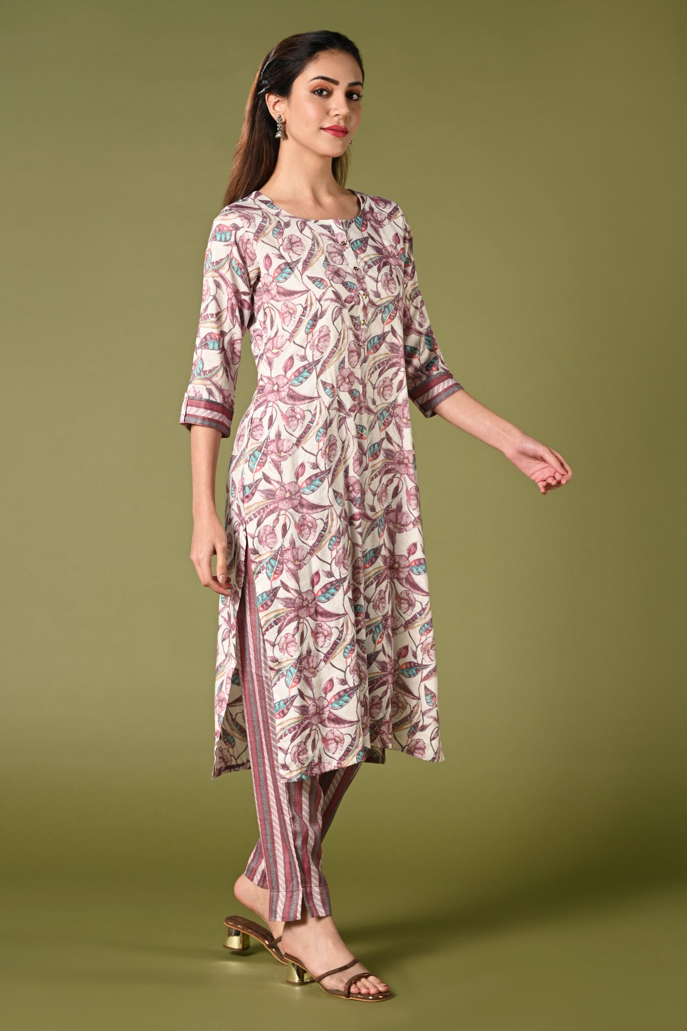 White and pink floral printed rayon daily wear kurti set with 3/4 sleeves roundneck single side pocket and straight pants.
•	Floral prints all over the kurti set
•	Round neck, 3/4 sleeves & single side pocket.
•	Double sided elastic straight fit pants.
•	All day comfort rayon material.
•	White and pink with floral prints will give a balanced and harmonious look.
